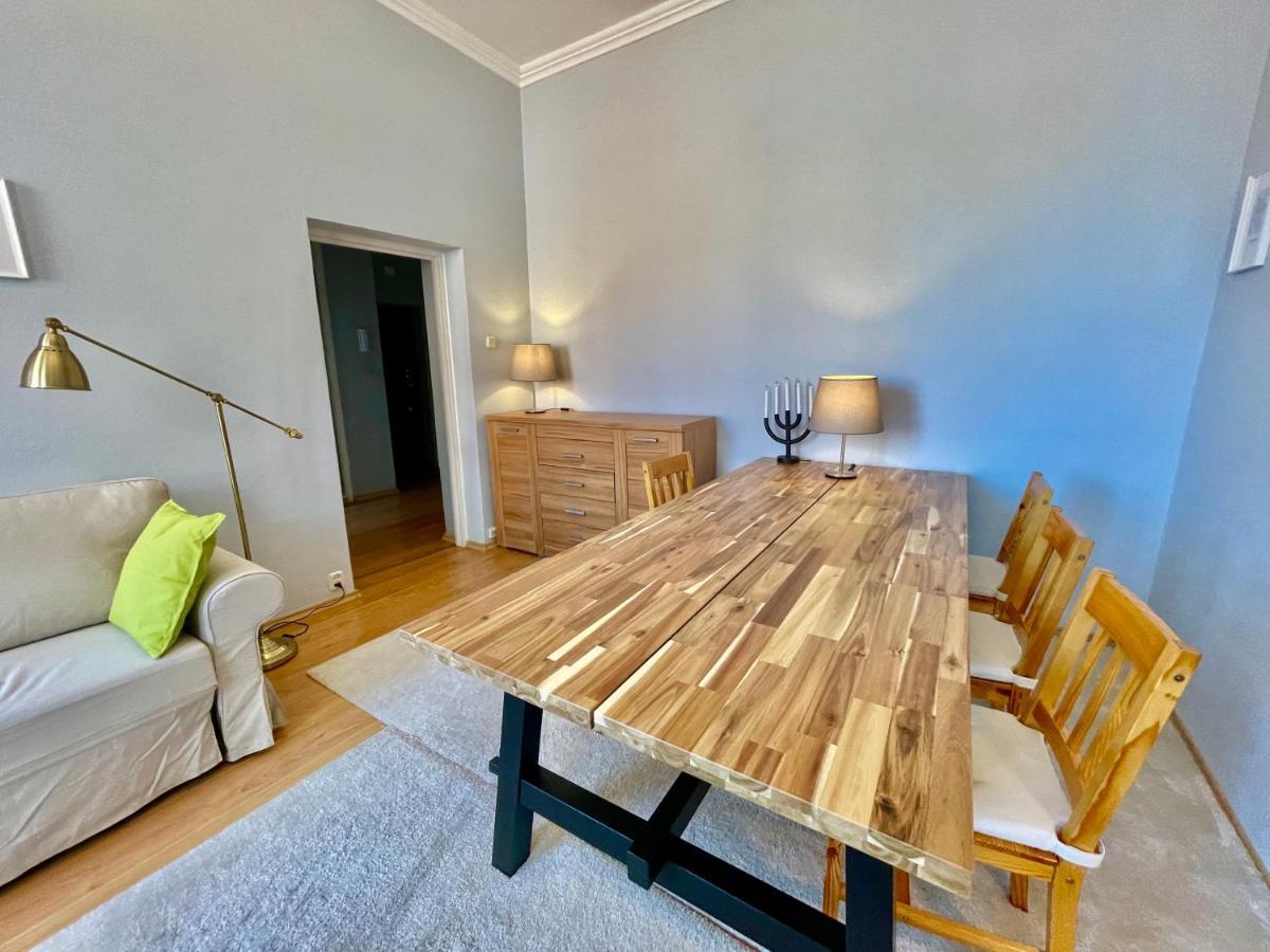 Royal 2 Old Town Fast Wifi Netflix Hbo Appletv+ Warsaw