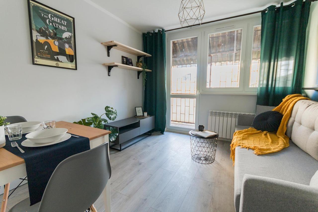 Golden - Cozy Studio Apartment