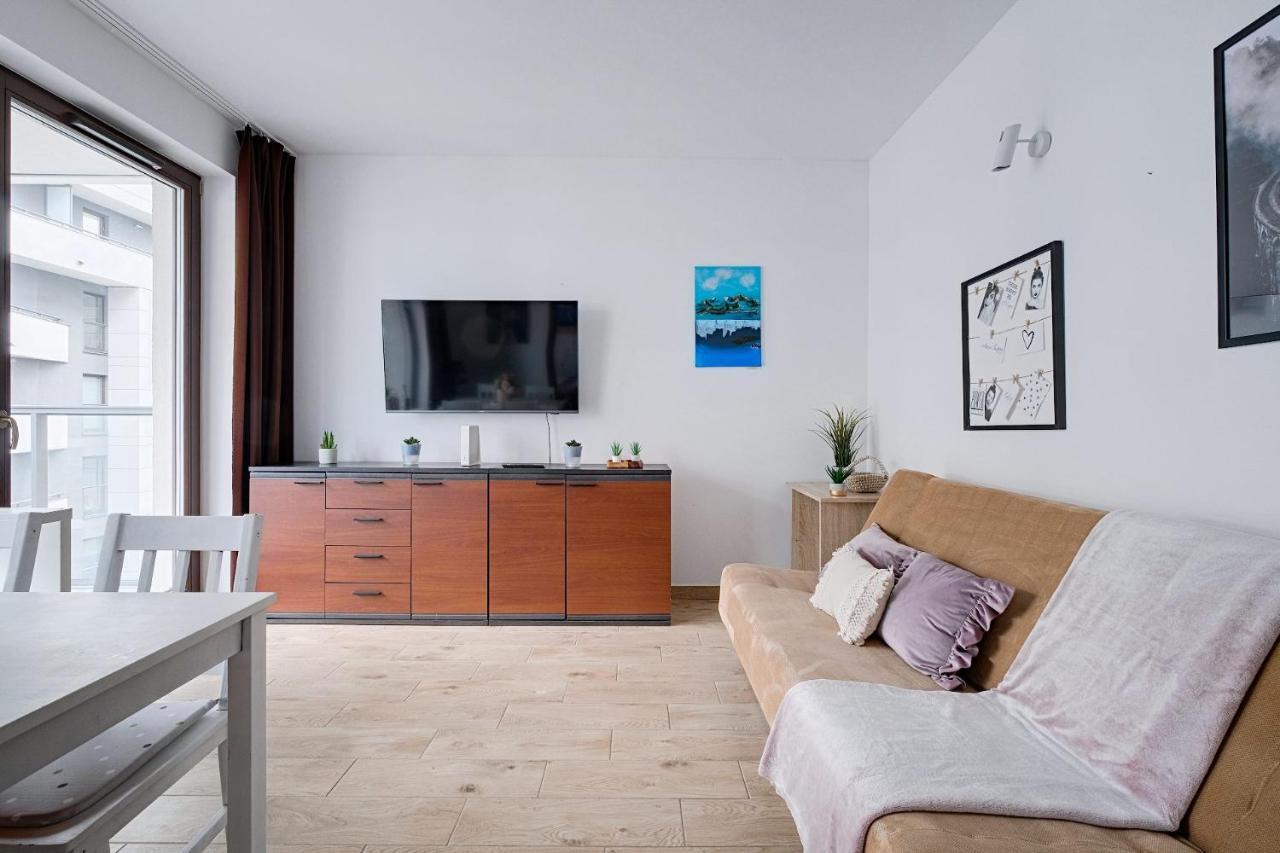 Căn hộ 2 Bedroom Balcony Ac Arkadia Shopping Mall *