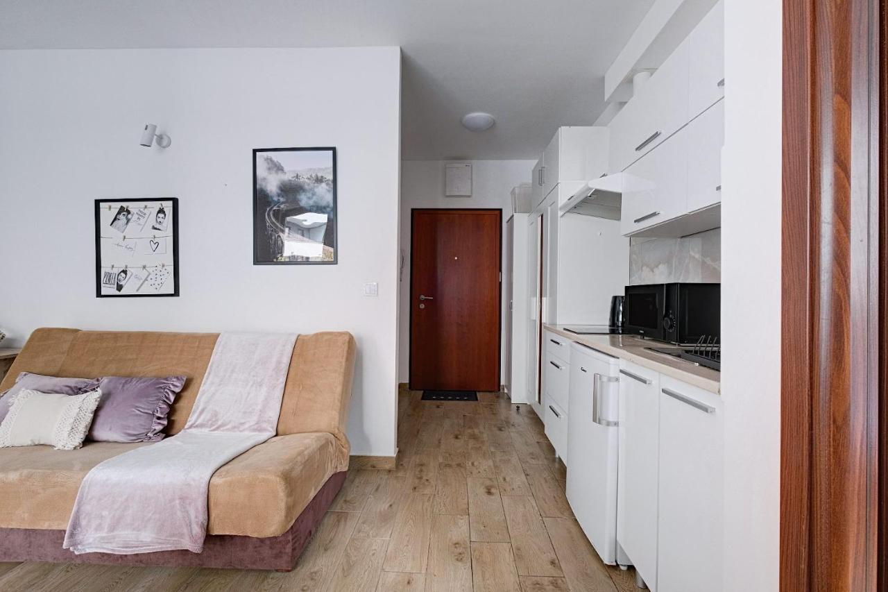 Căn hộ 2 Bedroom Balcony Ac Arkadia Shopping Mall *