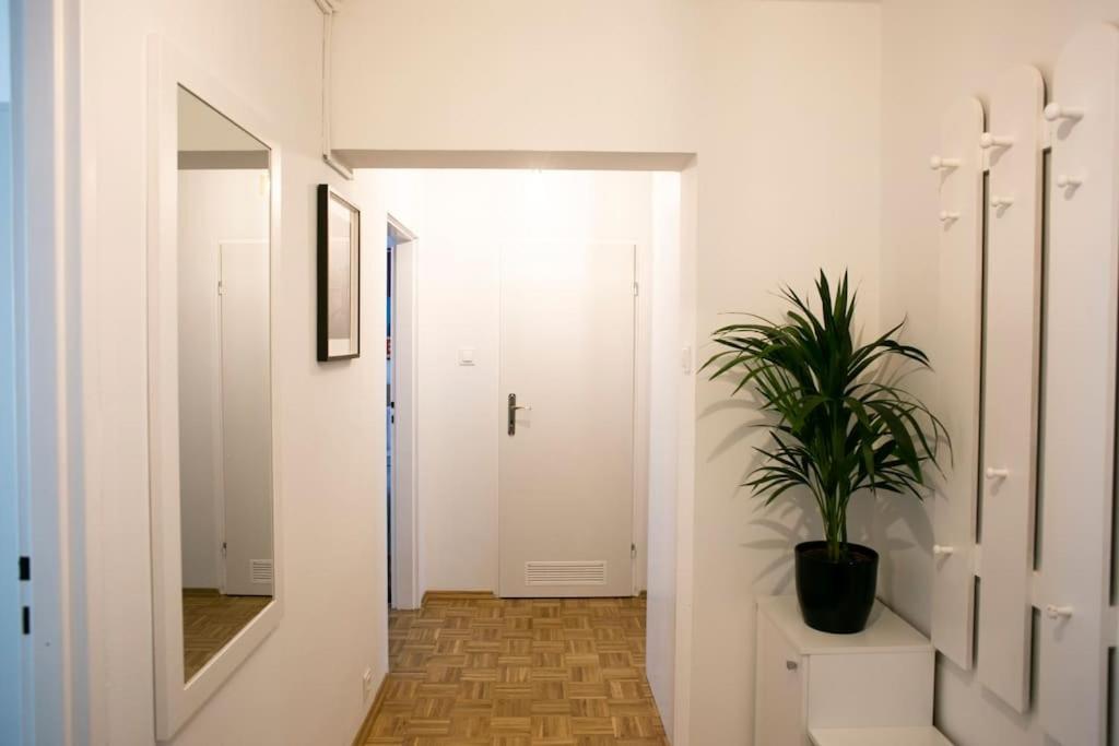Apartment Oomph Center Well Designed With Balcony Warsaw