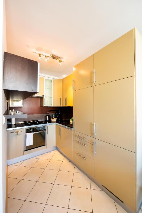 Metro Kondratowicza Peaceful Apartment Warsaw