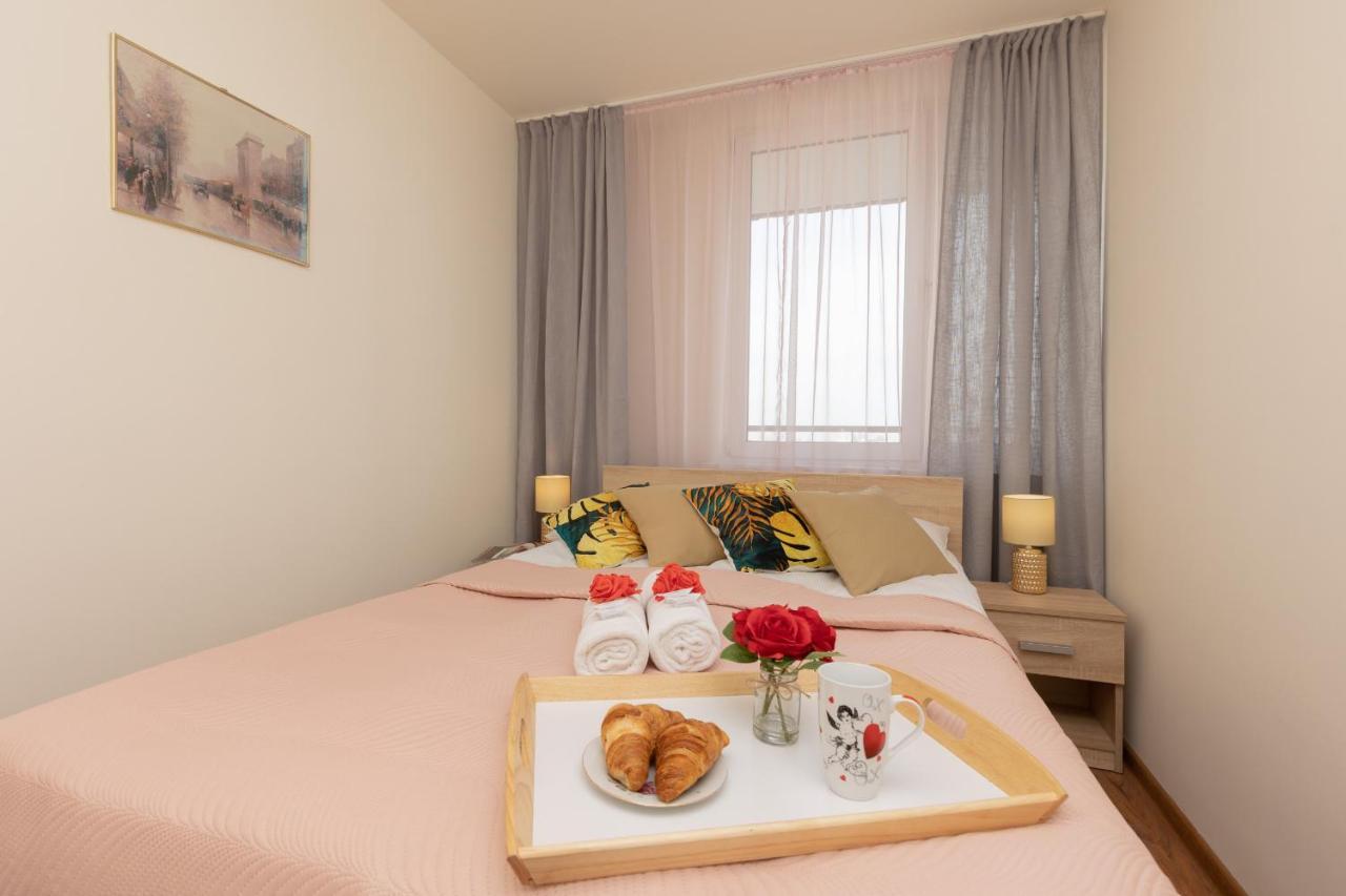 Praga Two-bedroom Kobielska By Renters *