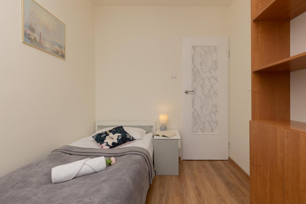 Praga Two-bedroom Kobielska By Renters Apartment Warsaw