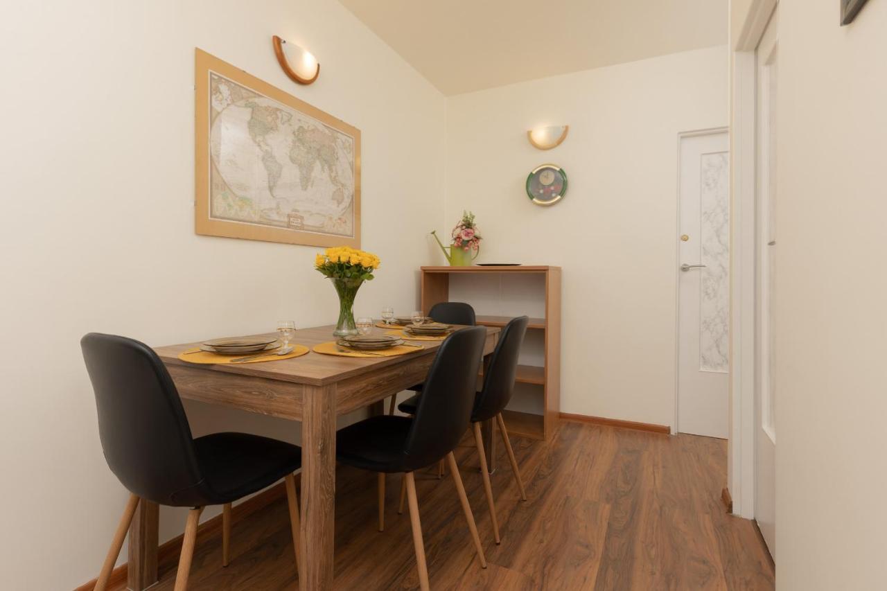 Praga Two-bedroom Kobielska By Renters *