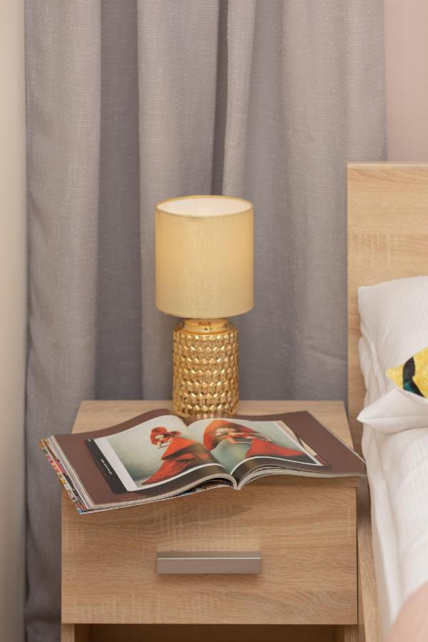 Praga Two-bedroom Kobielska By Renters *
