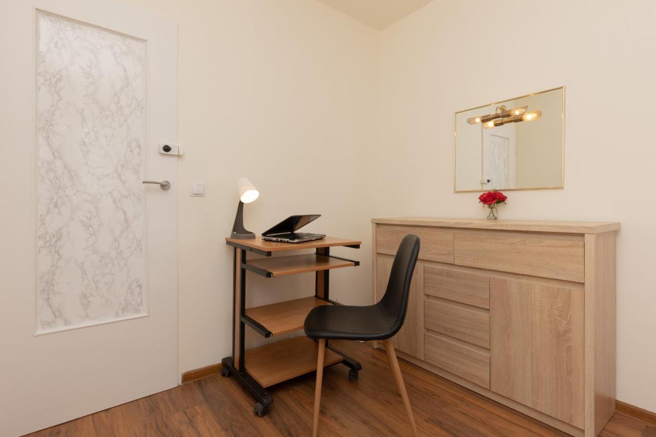 Praga Two-bedroom Kobielska By Renters * Warsaw