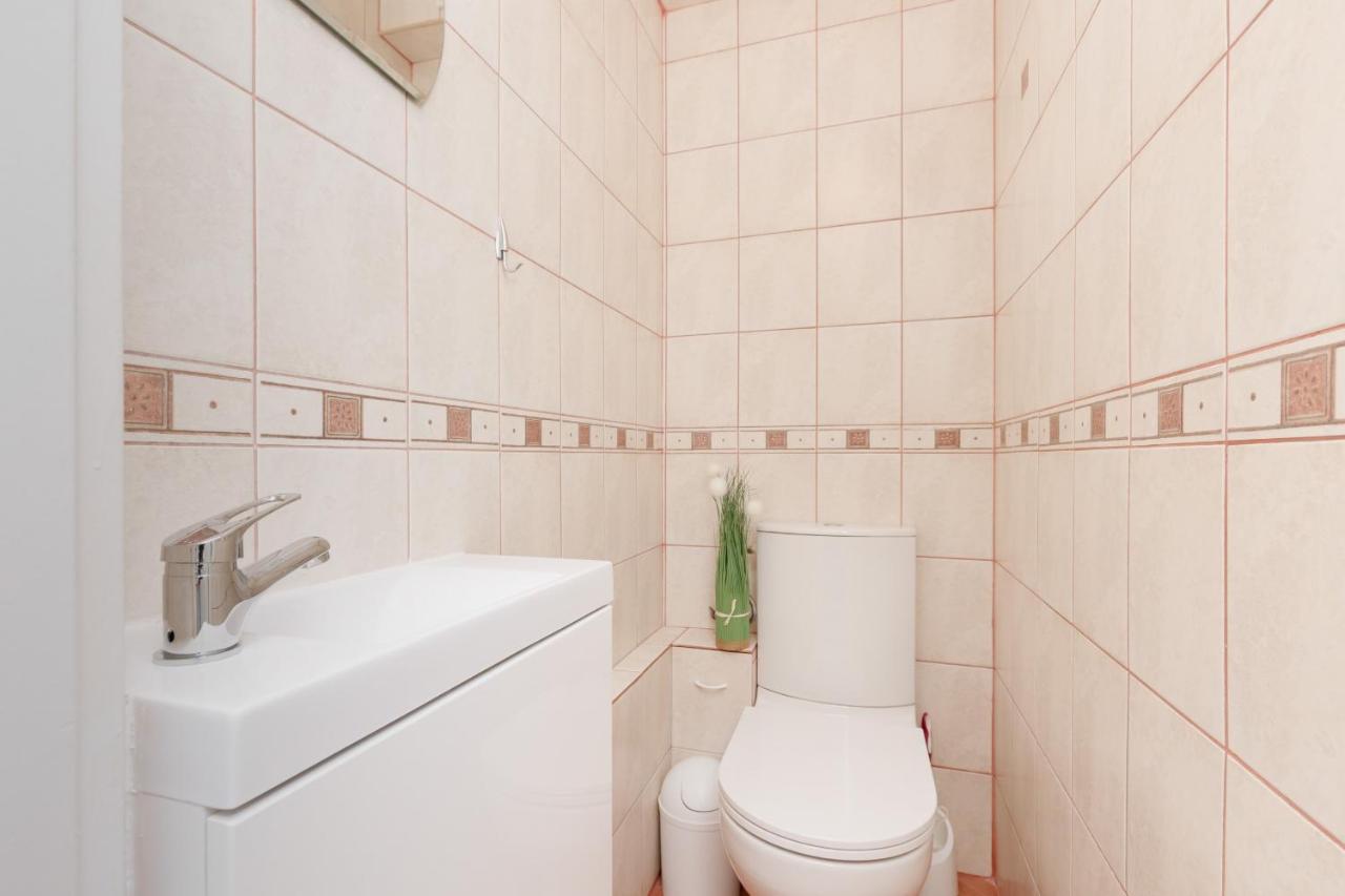 Praga Two-bedroom Kobielska By Renters Apartment *