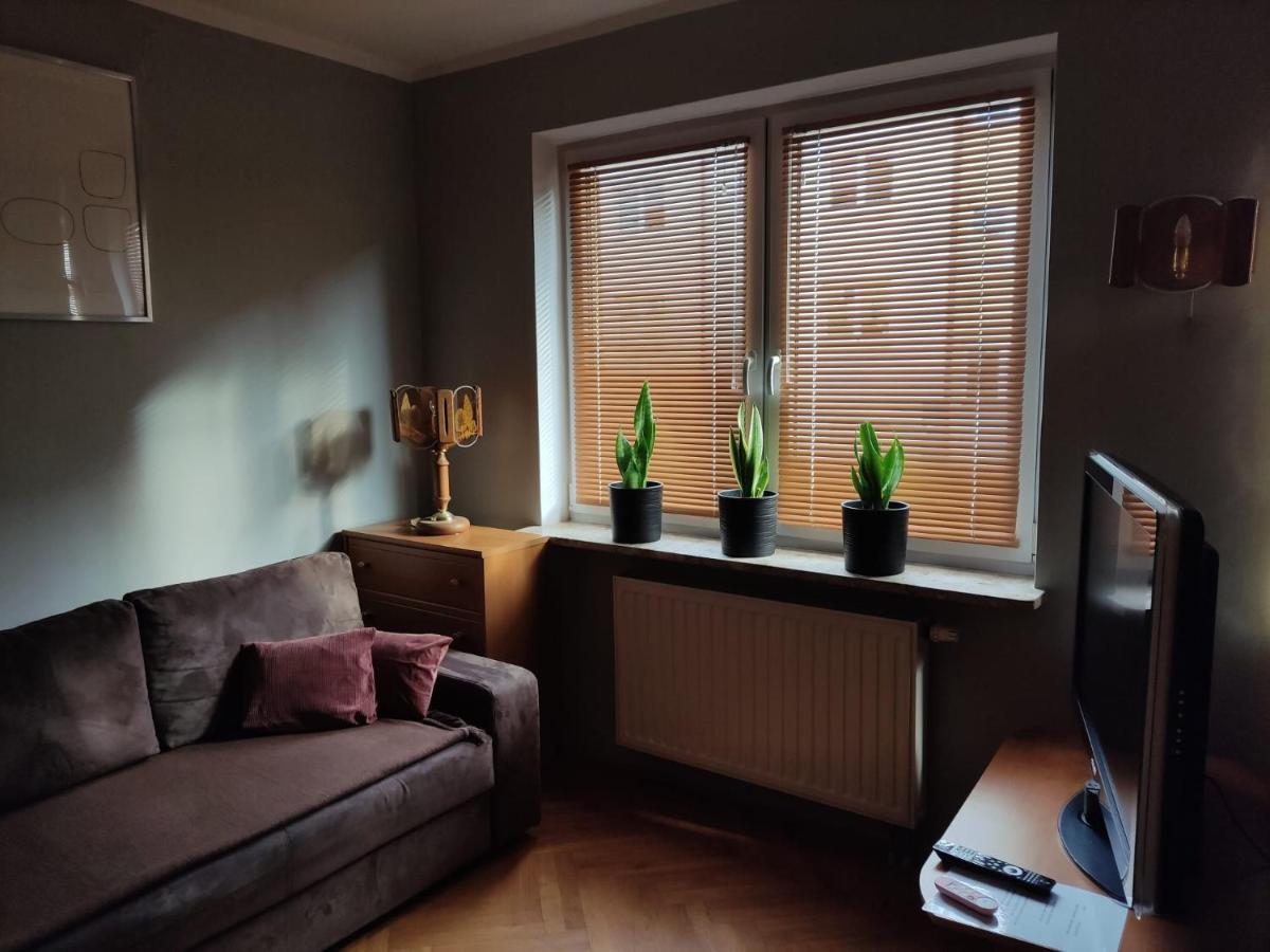 Classic Metro Kabaty Apartment Warsaw