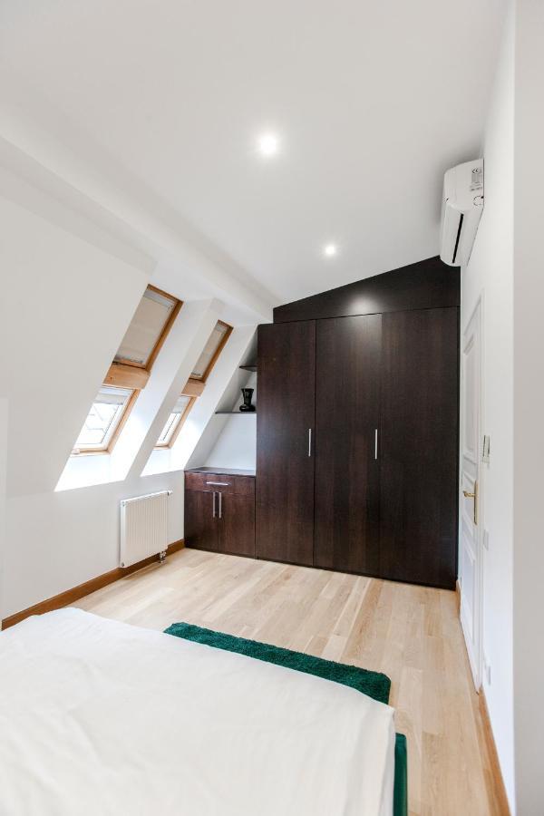 Apartment 1898