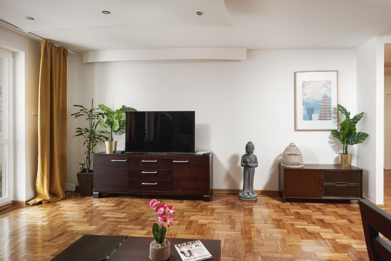 Lumina Spacious Near The Railway Station *