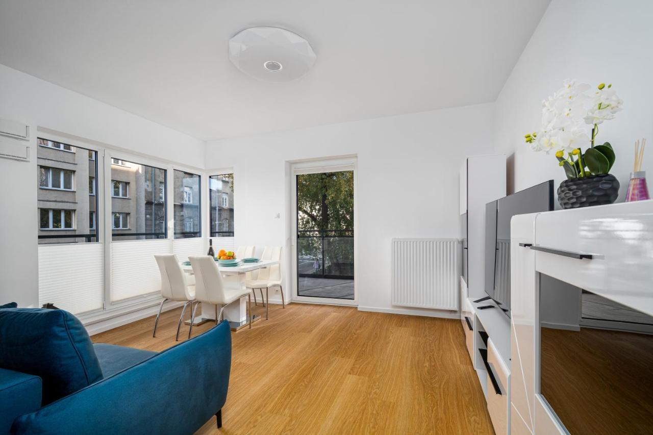Okrzei 12 Street Apartment