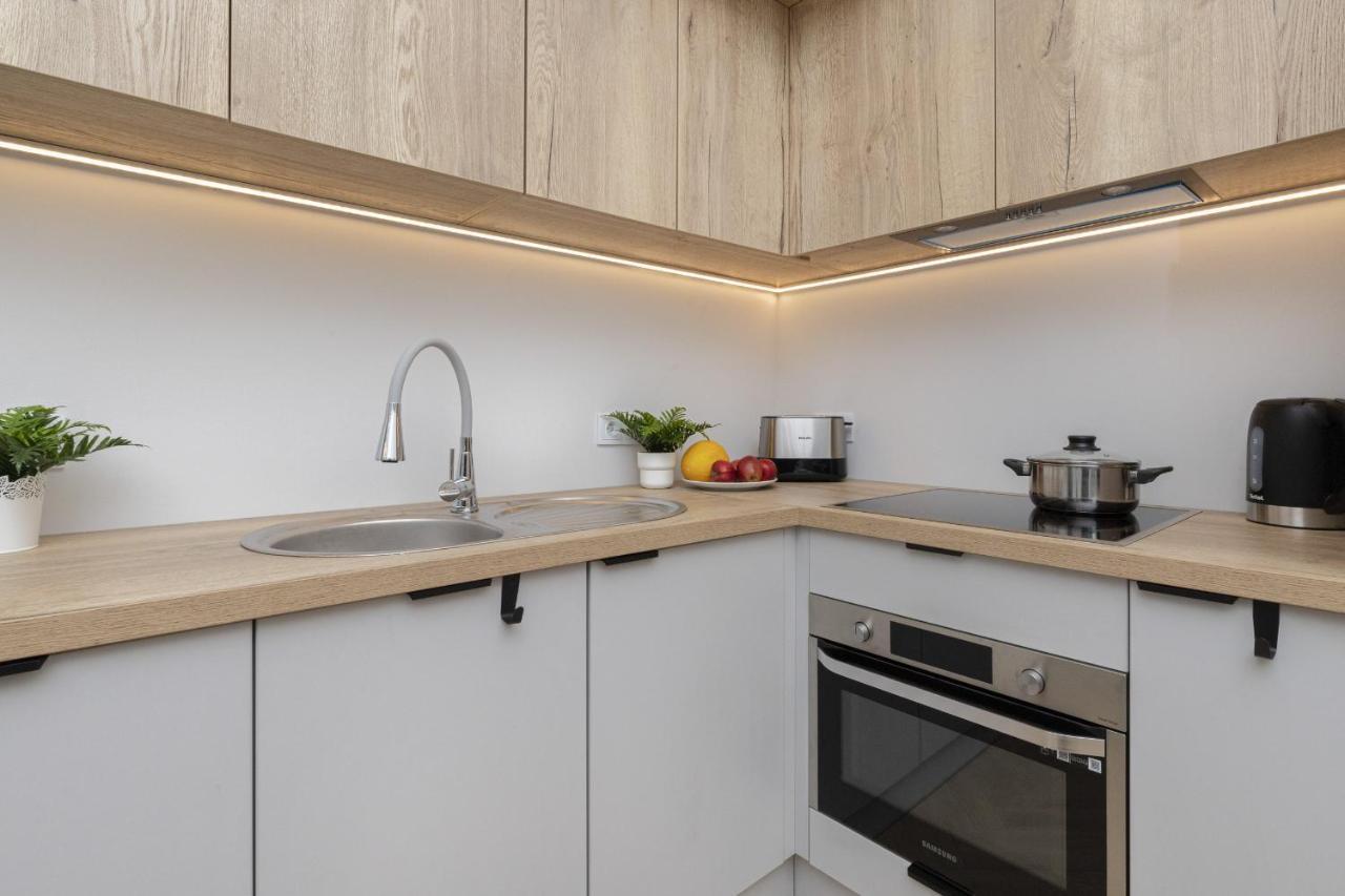 Krochmalna Center By Renters Apartment