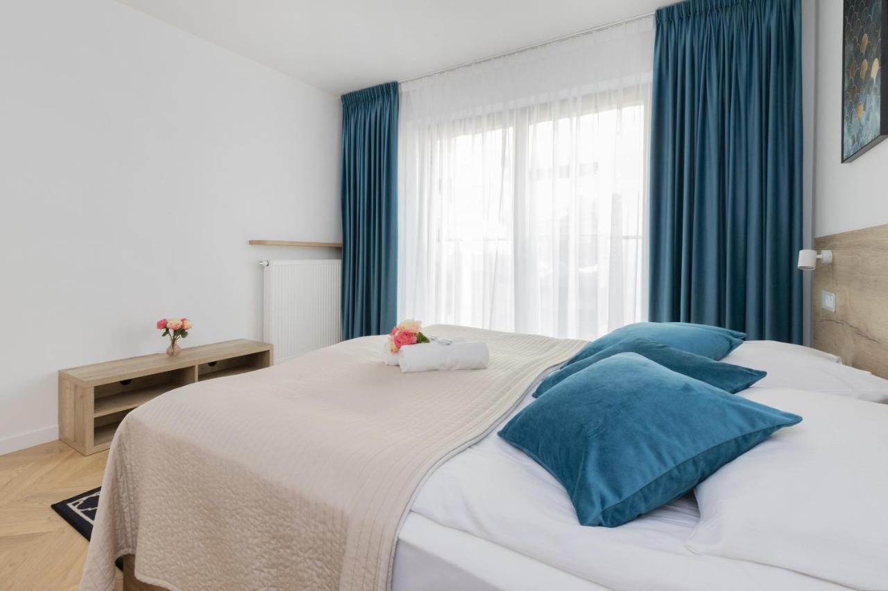 Apartment Praga Okrzei By The River By Renters