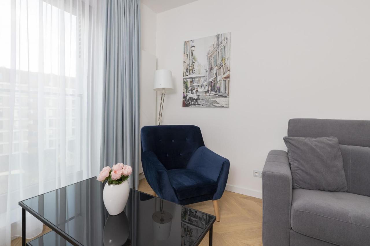 Apartment Praga Okrzei By The River By Renters