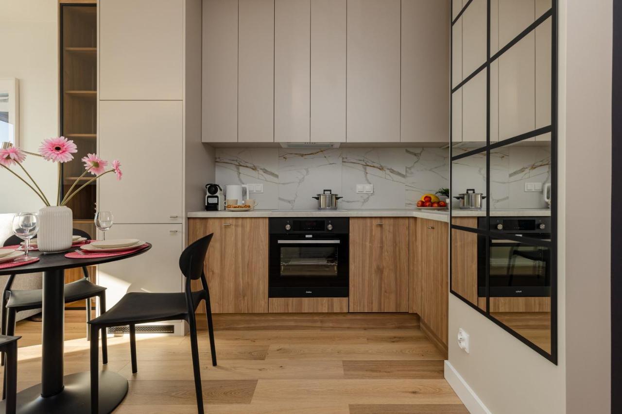 Apartment Lopuszanska With Parking Place By Renters *