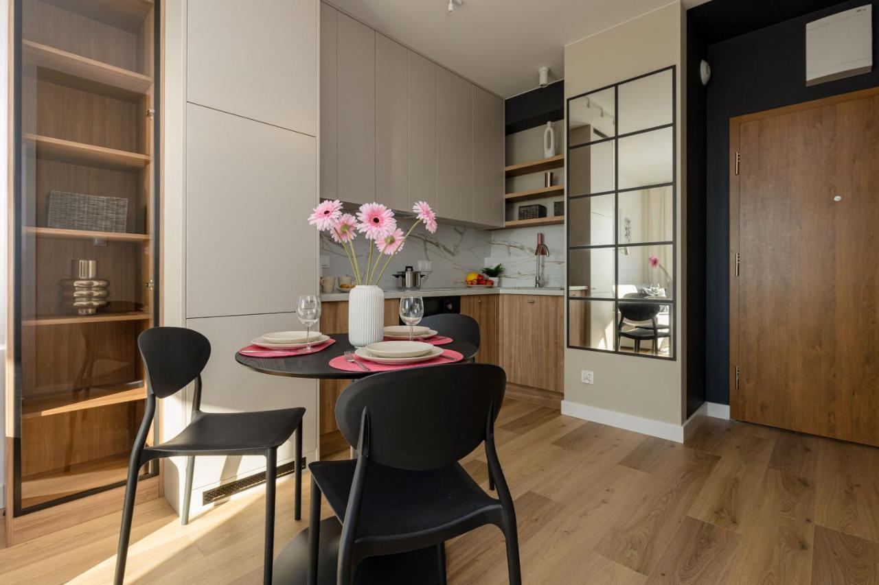 Lopuszanska With Parking Place By Renters Apartment