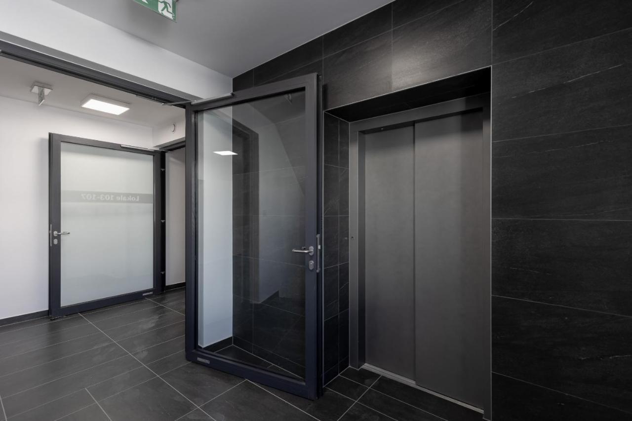 Apartment Lopuszanska With Parking Place By Renters *