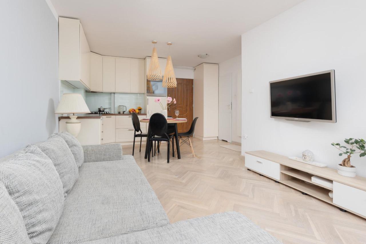 Zlota Center Of By Renters