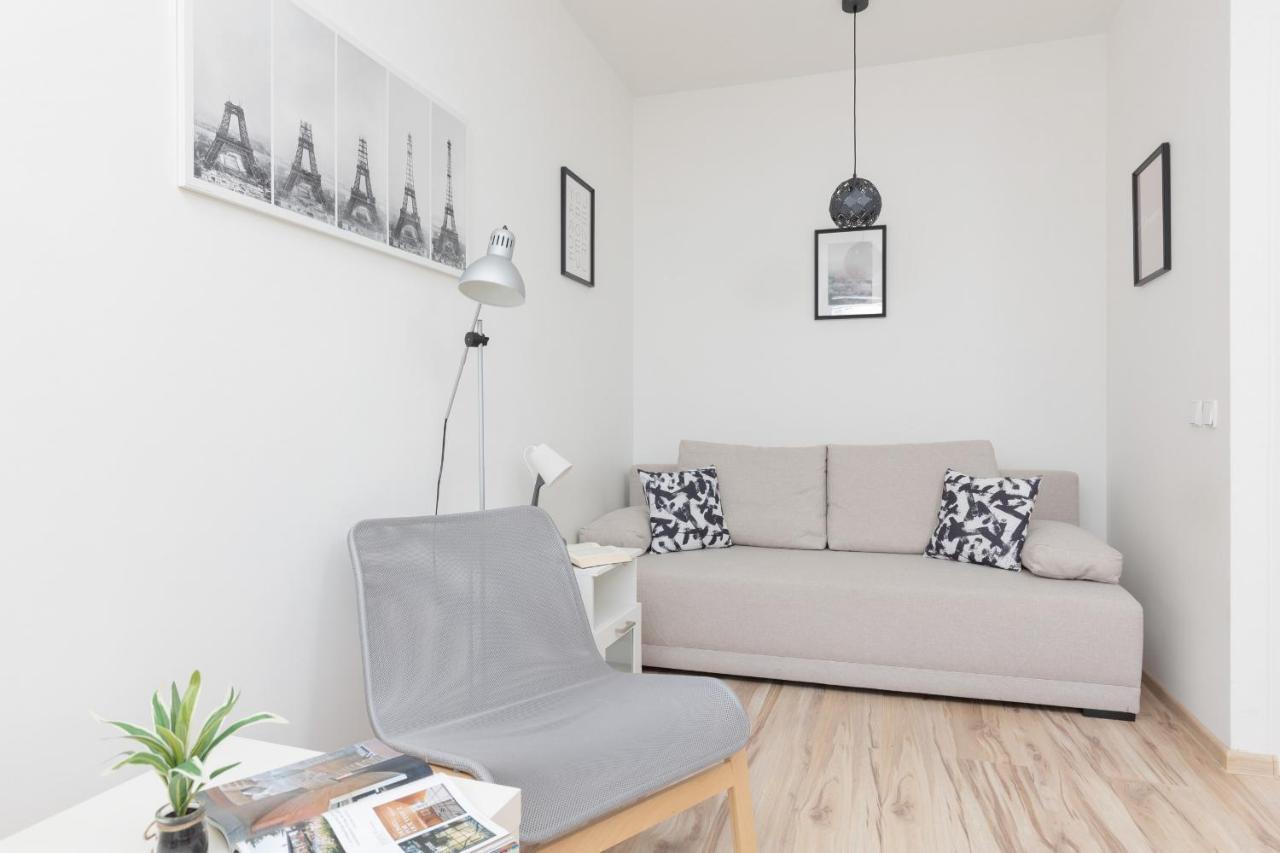 Metro Kabaty Lovely By Renters *