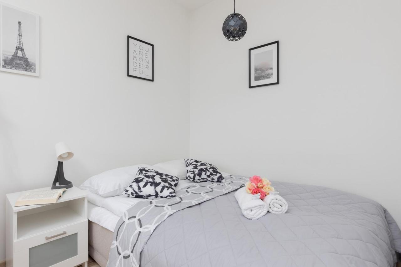 Metro Kabaty Lovely By Renters Apartment Warsaw