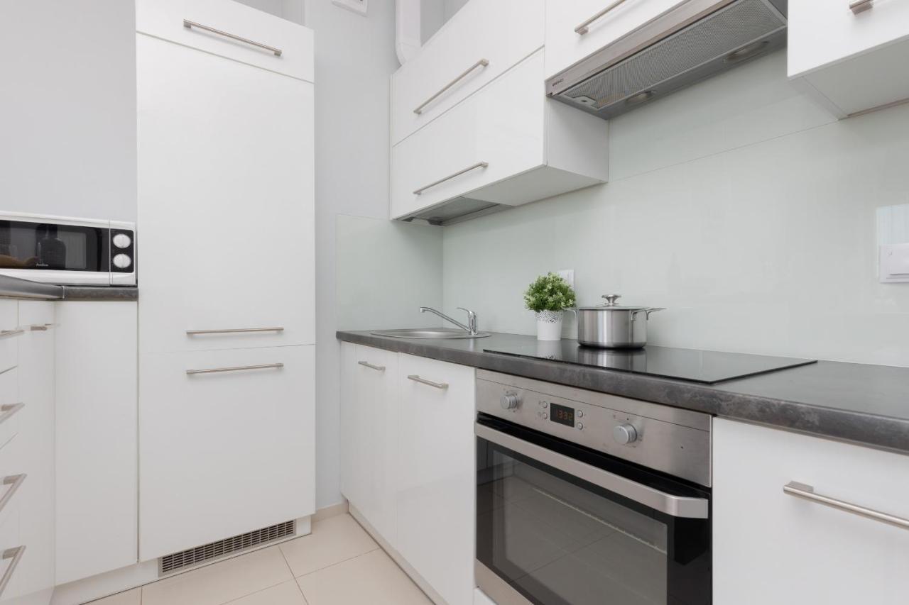 Young By Renters Apartamento Varsóvia