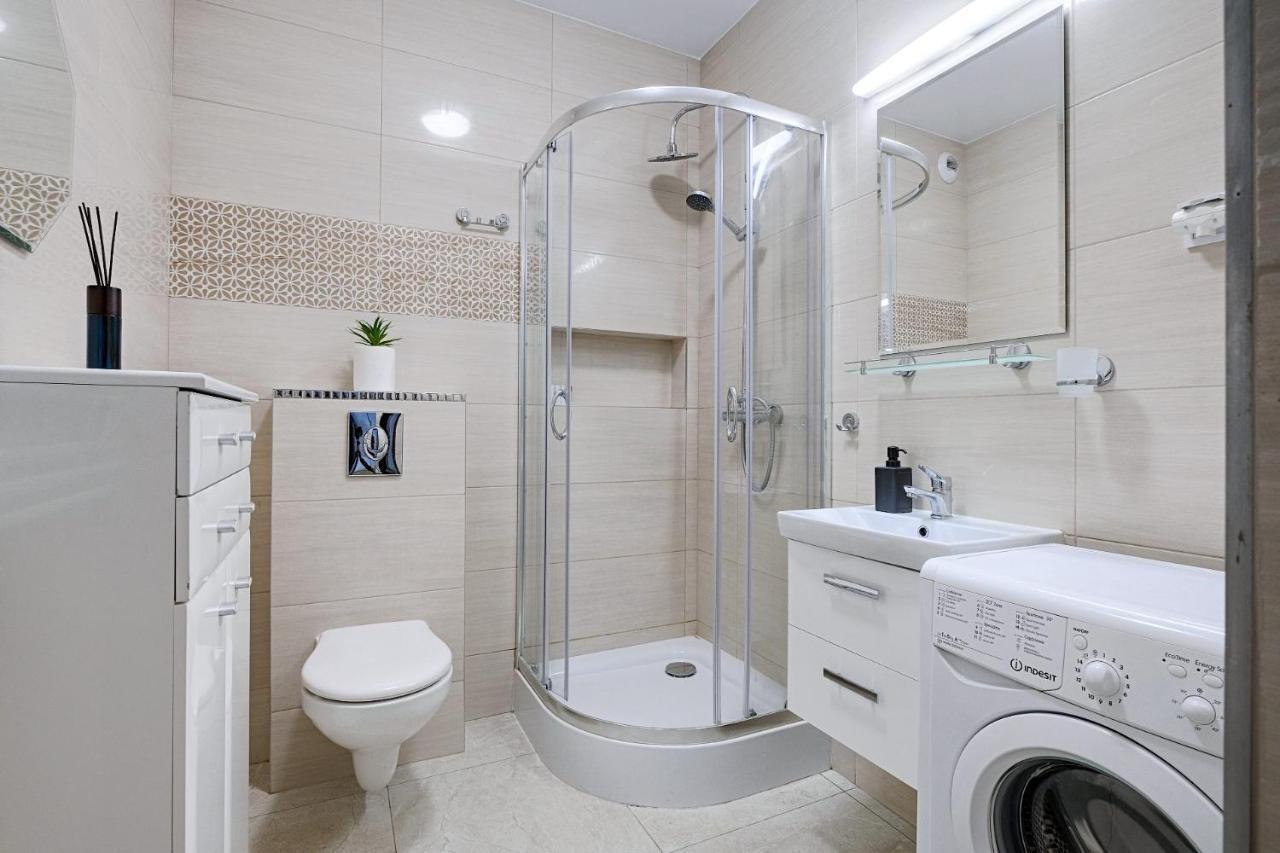2 Bedroom Balcony Ac Arkadia Shopping Mall Warsaw