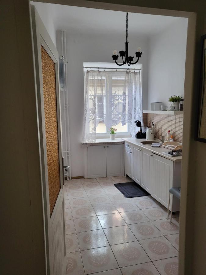 - Mi Old Town Swietojanska Apartment *