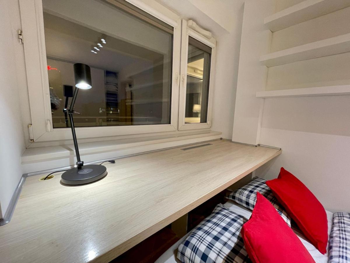 Aircondition Orange 4 Metro 65'tv Fast Wifi Netflix Hbo Appletv Apartament Warszawa
