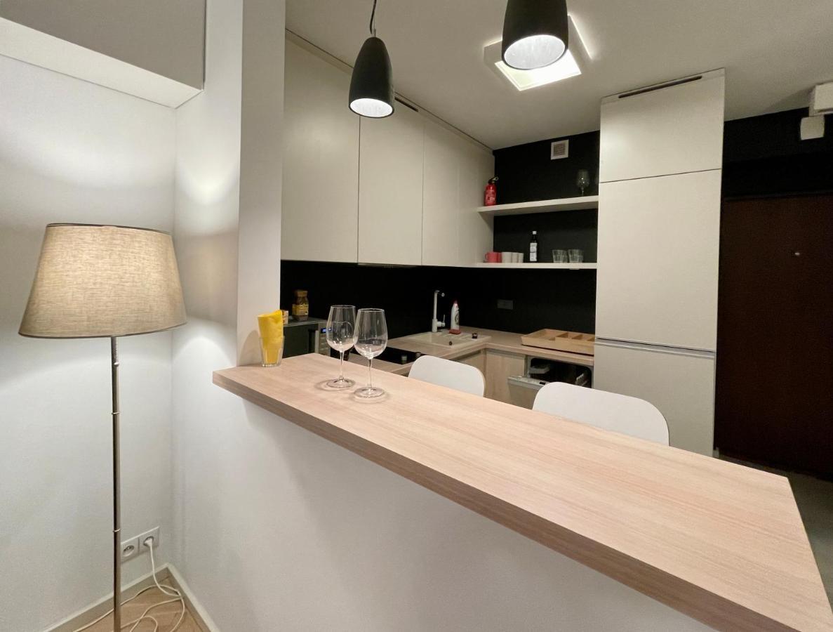 Apartament Aircondition Orange 4 Metro 65'tv Fast Wifi Netflix Hbo Appletv Warszawa