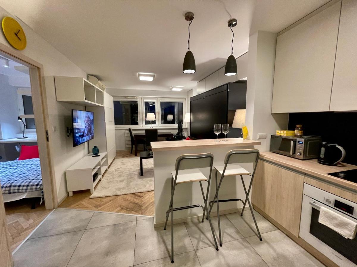 Apartament Aircondition Orange 4 Metro 65'tv Fast Wifi Netflix Hbo Appletv