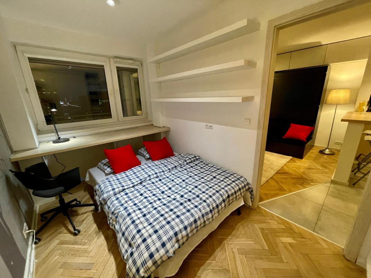 Apartament Aircondition Orange 4 Metro 65'tv Fast Wifi Netflix Hbo Appletv *