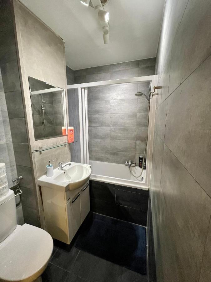 Aircondition Orange 4 Metro 65'tv Fast Wifi Netflix Hbo Appletv Apartament Warszawa