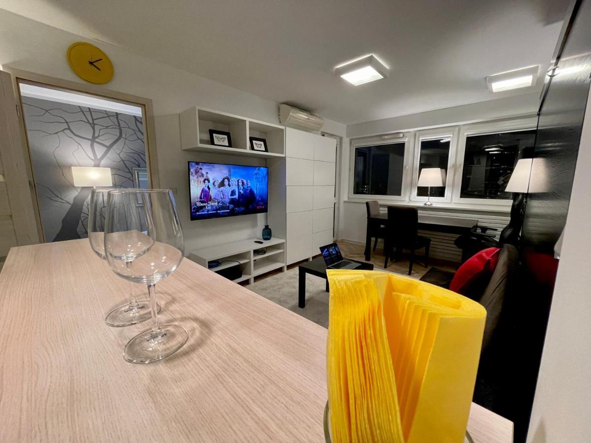 Apartament Aircondition Orange 4 Metro 65'tv Fast Wifi Netflix Hbo Appletv Warszawa