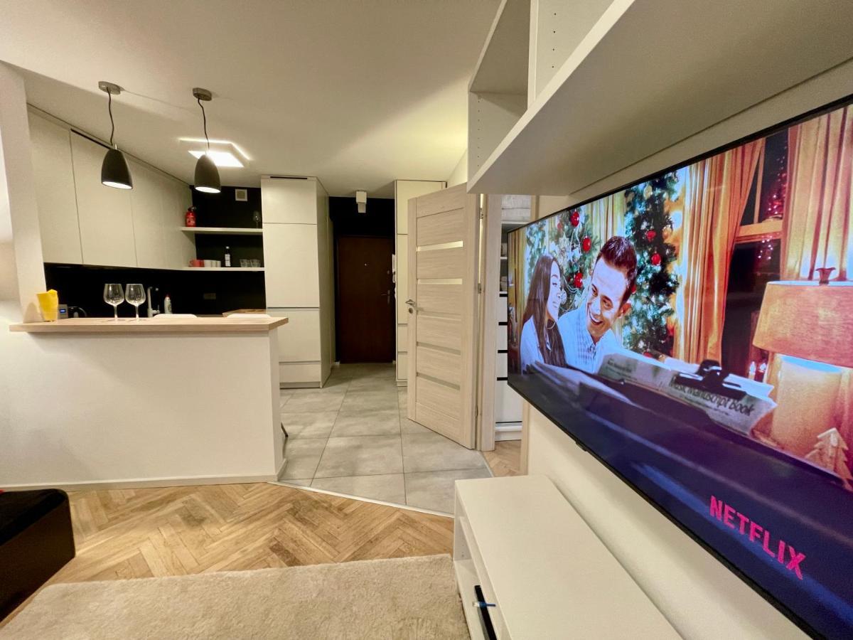 Aircondition Orange 4 Metro 65'tv Fast Wifi Netflix Hbo Appletv Apartament Warszawa