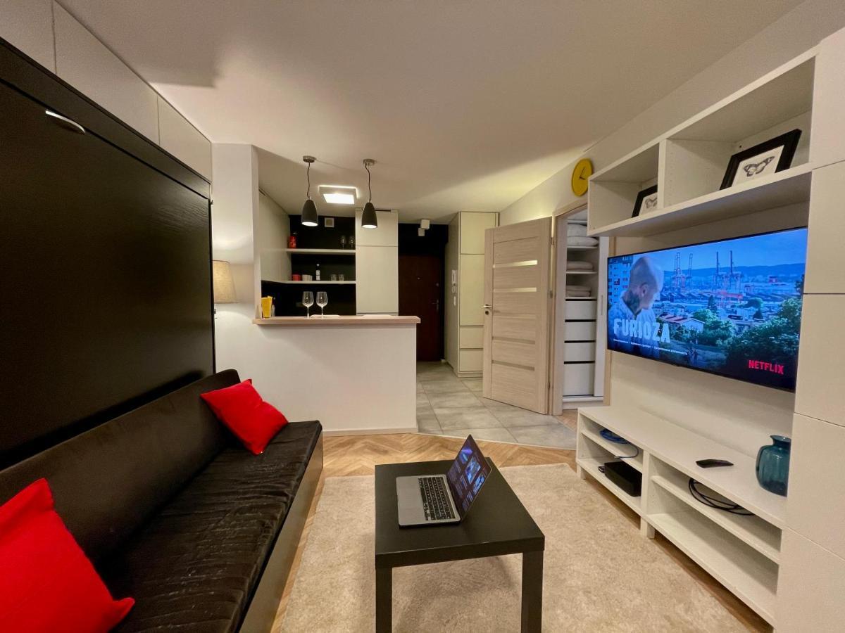 Aircondition Orange 4 Metro 65'tv Fast Wifi Netflix Hbo Appletv Apartament Warszawa