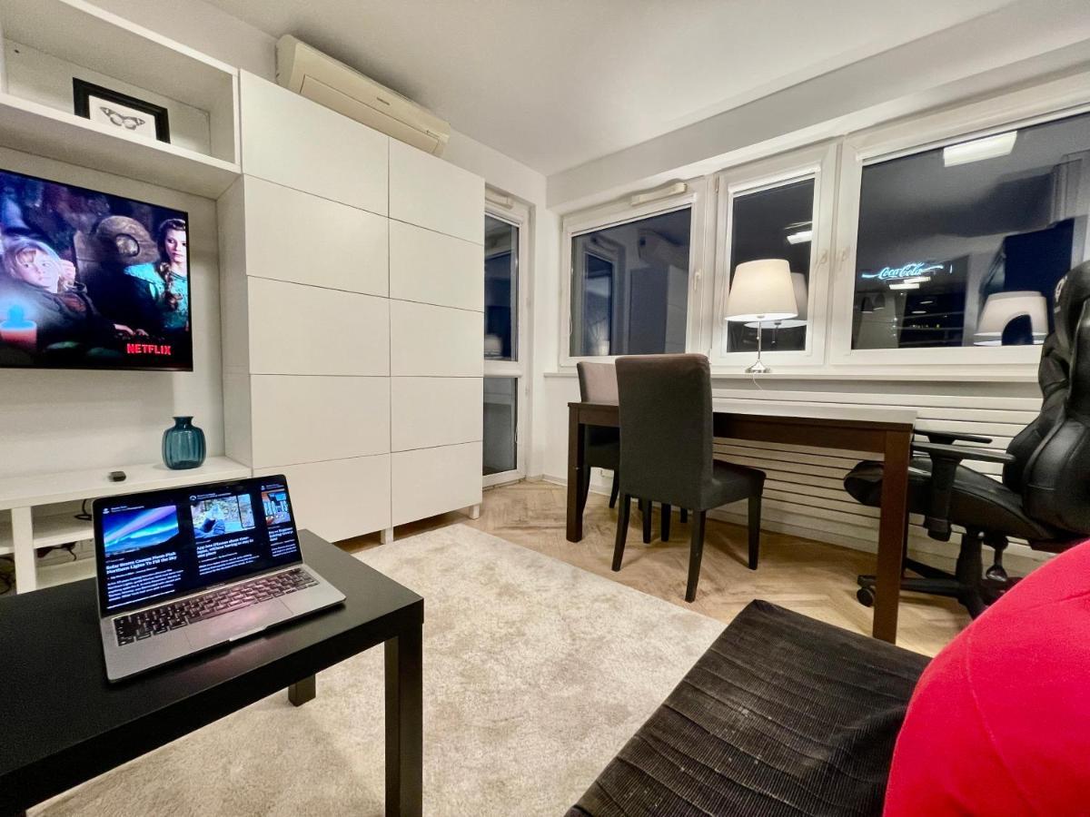 Aircondition Orange 4 Metro 65'tv Fast Wifi Netflix Hbo Appletv * Warszawa