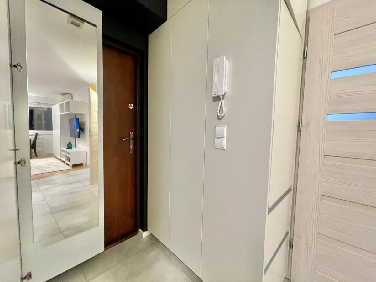 Apartament Aircondition Orange 4 Metro 65'tv Fast Wifi Netflix Hbo Appletv Warszawa