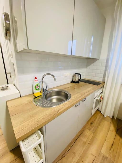 Bezagenta Mozart8 Studio Easy Access To City Wifi Warsaw