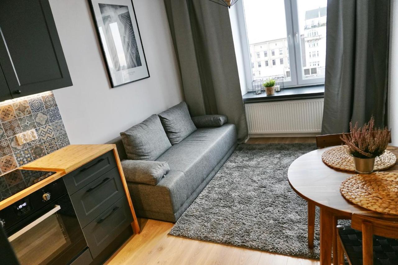 Apartment Cozy Downtown Srodmiescie Apartment: Entertainment Hub With Wi-fi Warsaw