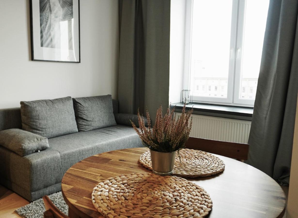Apartment Cozy Downtown Srodmiescie Apartment: Entertainment Hub With Wi-fi