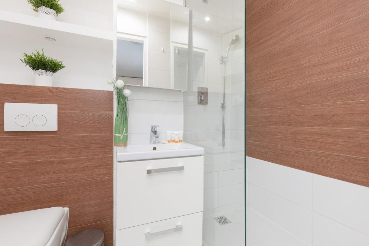 Zlota Center Of By Renters Apartment *
