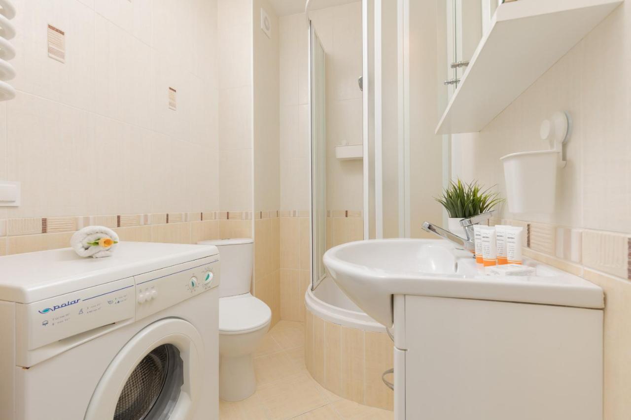 Metro Kabaty Lovely By Renters Apartment