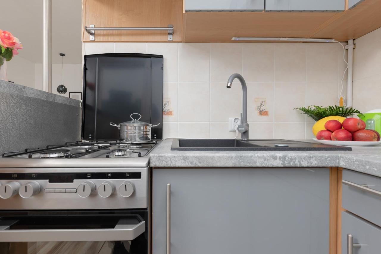 Metro Kabaty Lovely By Renters *
