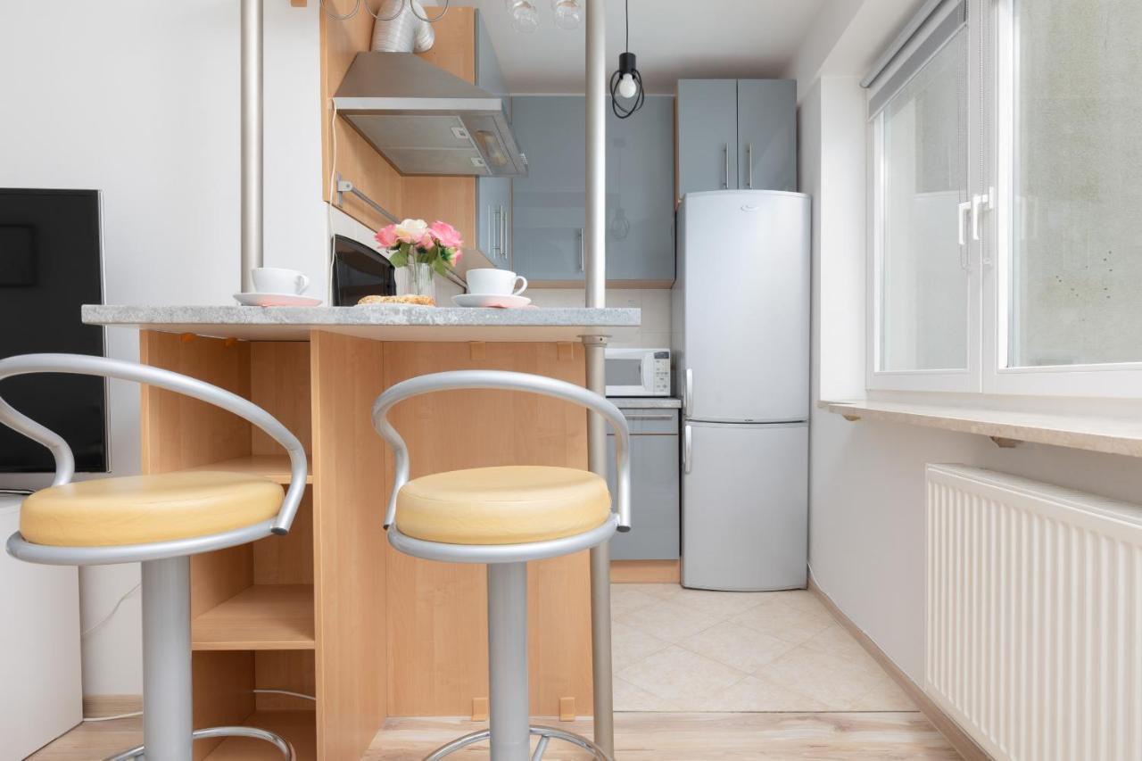 Metro Kabaty Lovely By Renters Apartment *