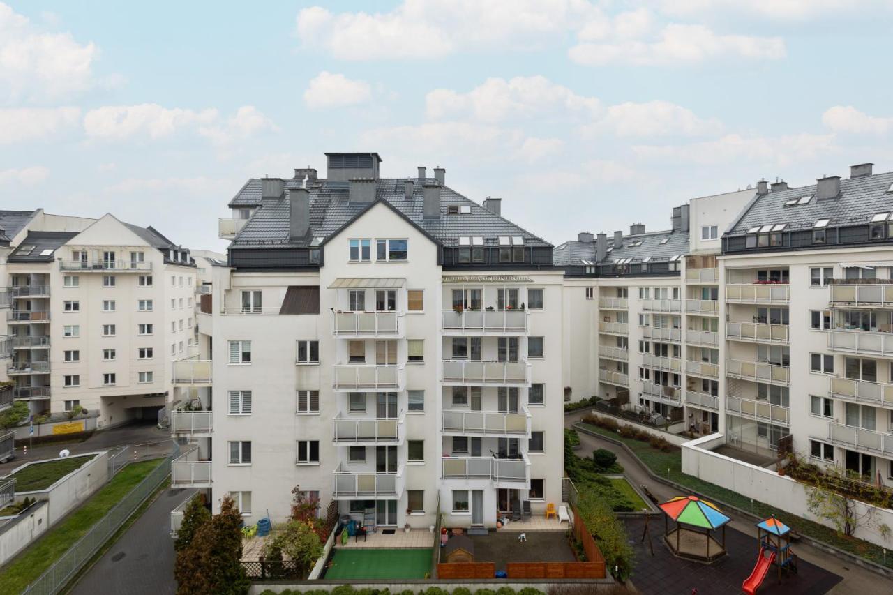 Metro Kabaty Lovely By Renters Apartment Warsaw