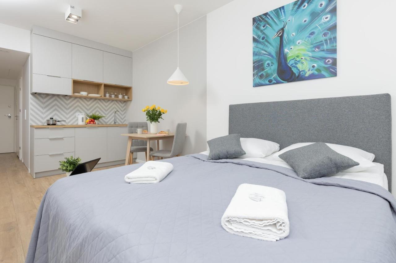 Metro Bielany With Parking By Renters *