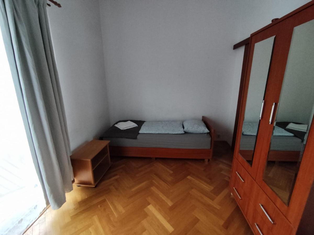 Classic Metro Kabaty Apartment *