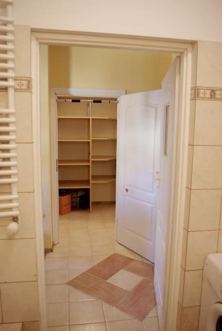Apartment Przestronne Na Spokojnym Osiedlu, Free Parking Space