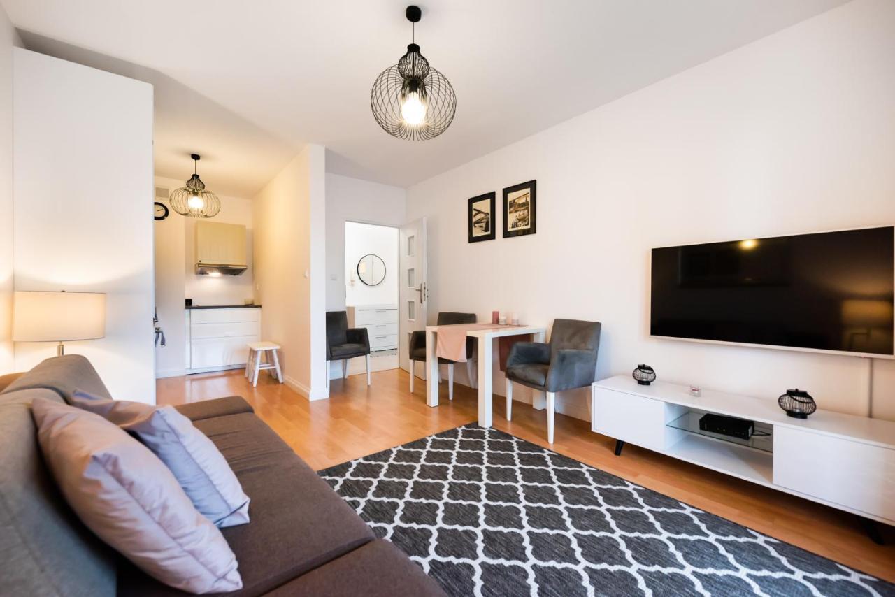 Apartment Metro Kondratowicza Velvet Warsaw